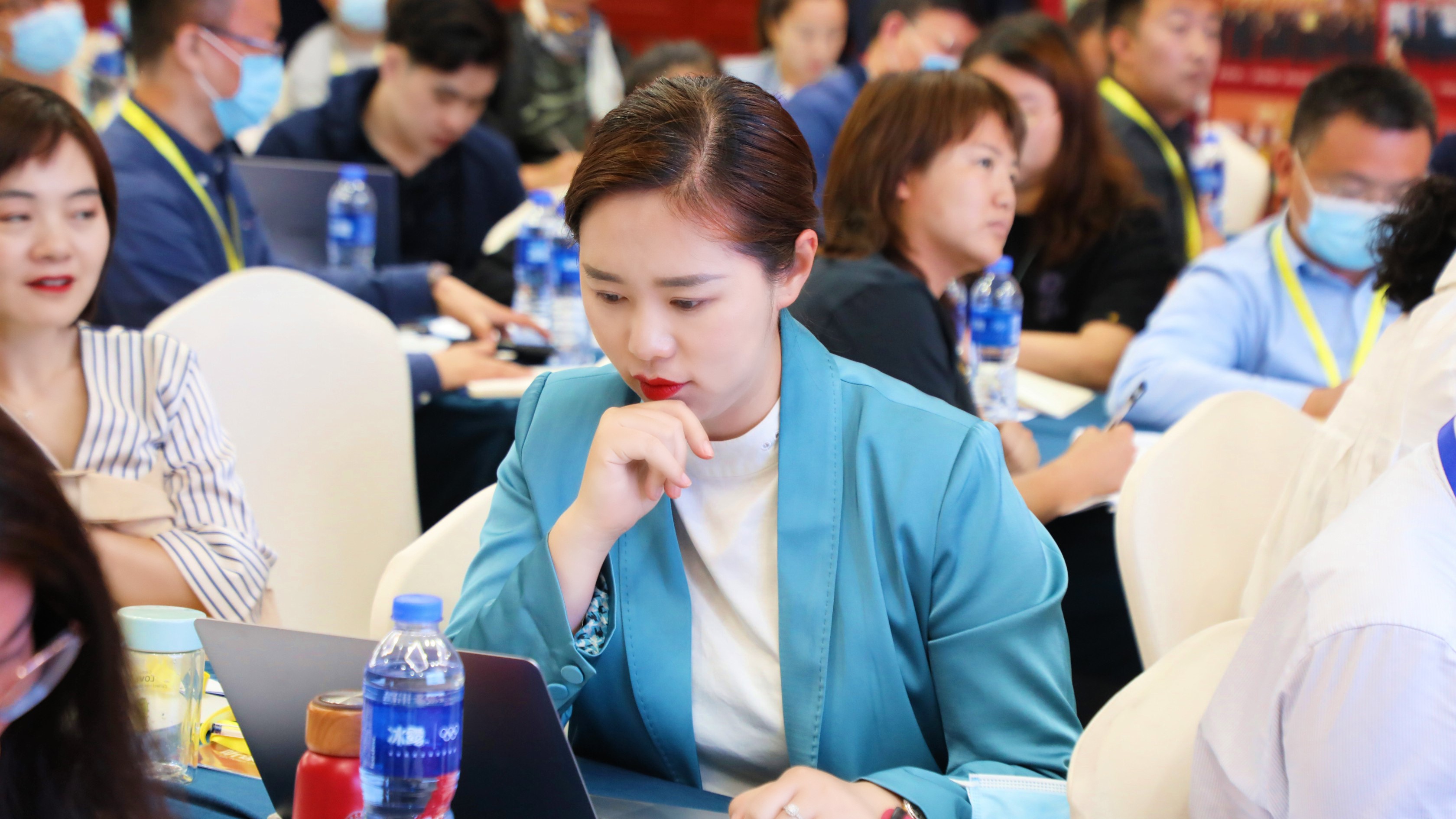 �ə�(qu��n)����(l��)��������I(y��)�L(zh��ng)�ڷ�(w��n)���l(f��)չ�ġ�������