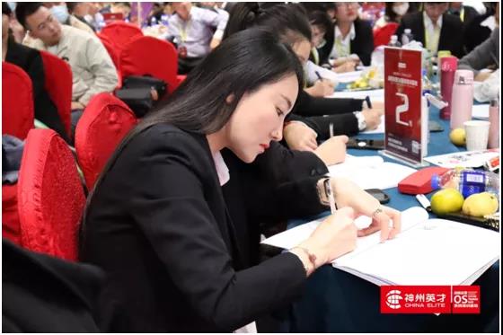 ��׿Խ�M���I(l��ng)����ϵ�y(t��ng)����Ƚ���VUCA�r�����ƾ����L֮��