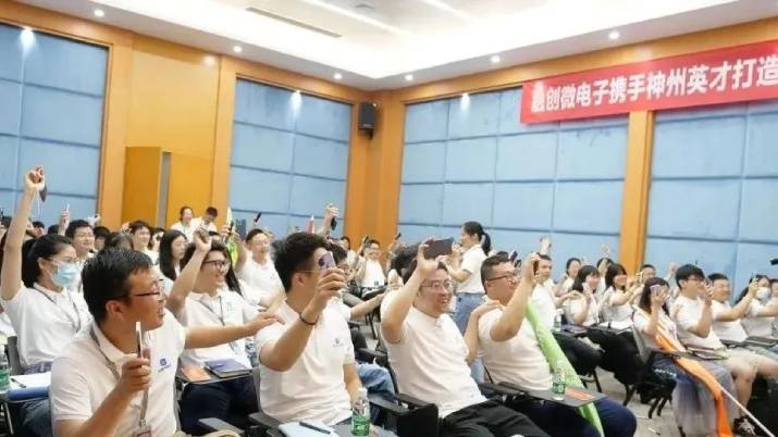 ����Ӣ�Ŕy���Lɳ�С��������¡�С������I(y��)-�ڄ�(chu��ng)΢�_չ�x�ܽM����(zh��)������Ӗ